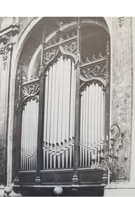 The choir organ of Merklin before the transformation by Gonzalez.